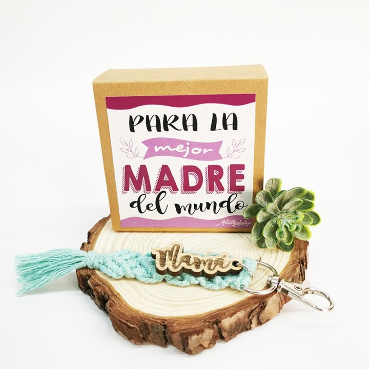 LLAVERO DE MACRAMÉ PERSONALIZADO