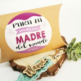 LLAVERO DE MACRAMÉ PERSONALIZADO