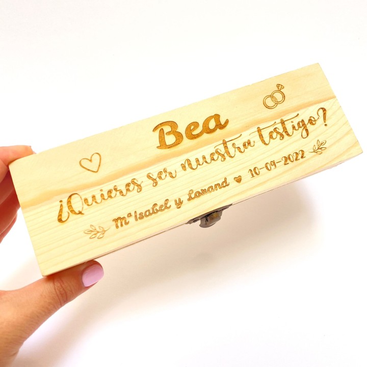 CAJA DE MADERA PARA TESTIGOS DE BODA CON BOLI Y LLAVERO