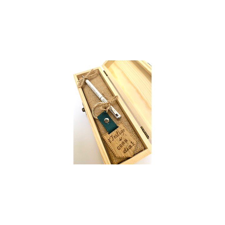 CAJA DE MADERA PARA TESTIGOS DE BODA CON BOLI Y LLAVERO