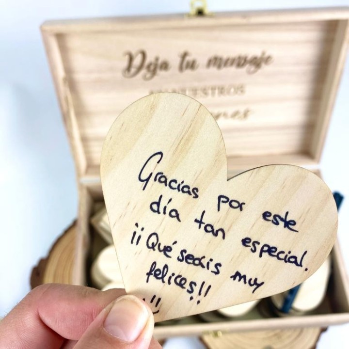 CAJA CON CORAZONES PARA DEDICATORIAS