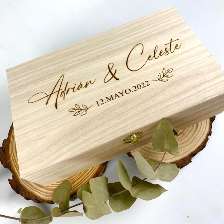 CAJA CON CORAZONES PARA DEDICATORIAS