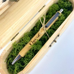 Bolígrafo y caja en madera de bambú personalizada para testigos de boda