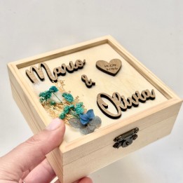 CAJA PARA ANILLOS CON NOMBRES EN RELIEVE